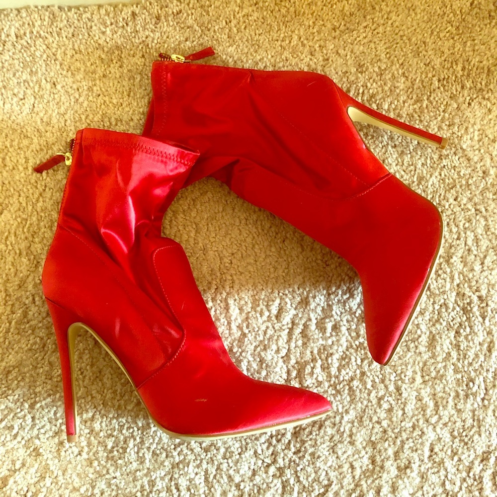 Red Satin Botties sz. 9.5